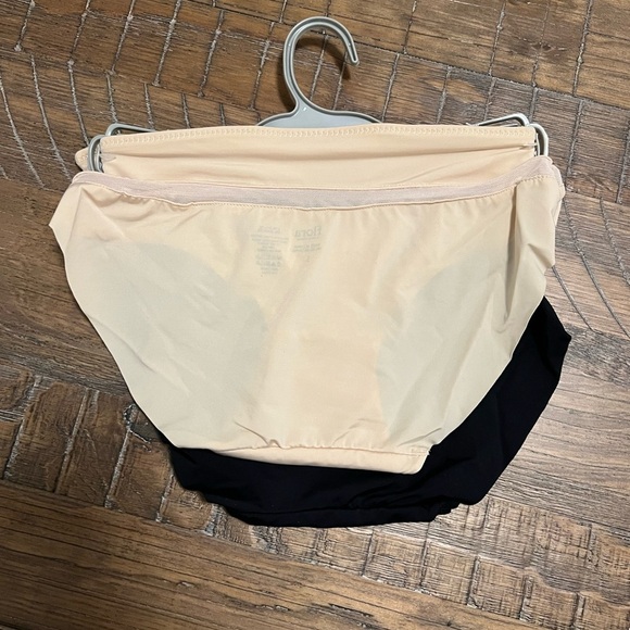 Flora 2 pack Micro Hipkini brief panties NWT Size Small - Picture 2 of 5